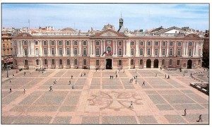 place du capitole toulouse La Place du Capitole à Toulouse est l'une des plus belles places du monde