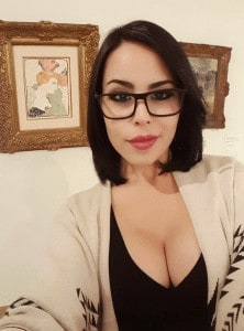 selfie sexy cleavage 30