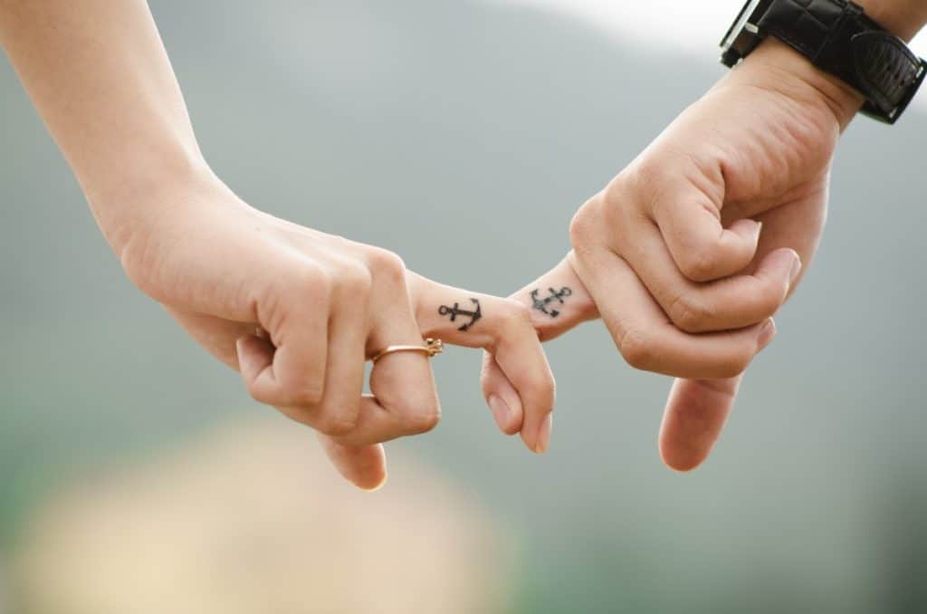 hands_love_couple_together_fingers_people_family_human-1094128
