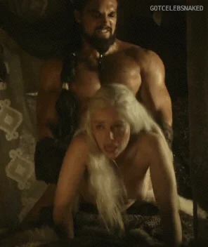 Emilia Clarke nue sexscene