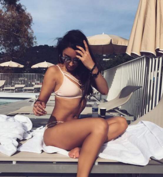 Sananas Nue – Photos de la belle youtubeuse topless