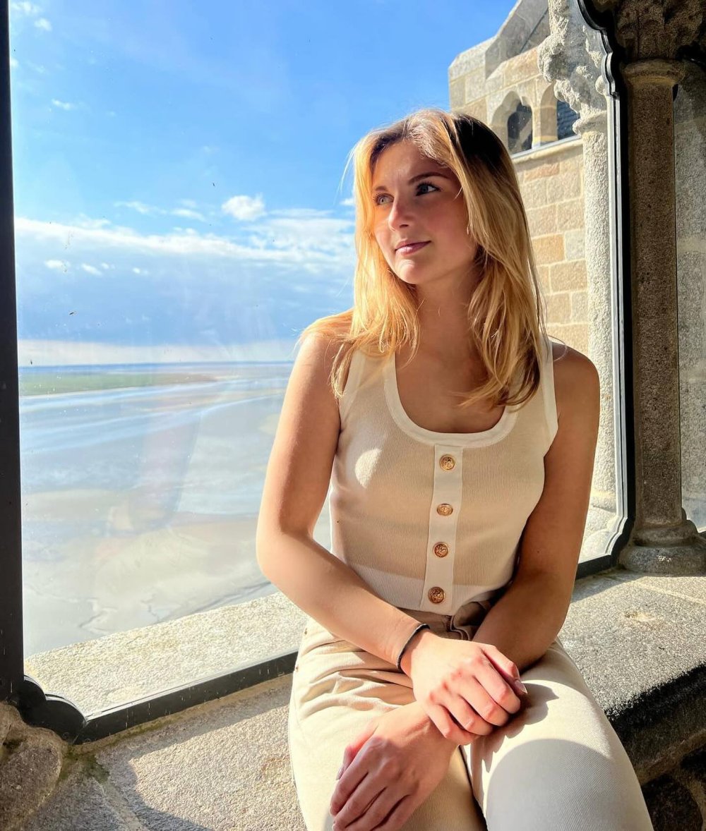Thais d’Escufon Leaks – Photos Sexy de l’influenceuse