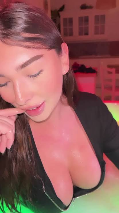 Naomimgn nudes 7