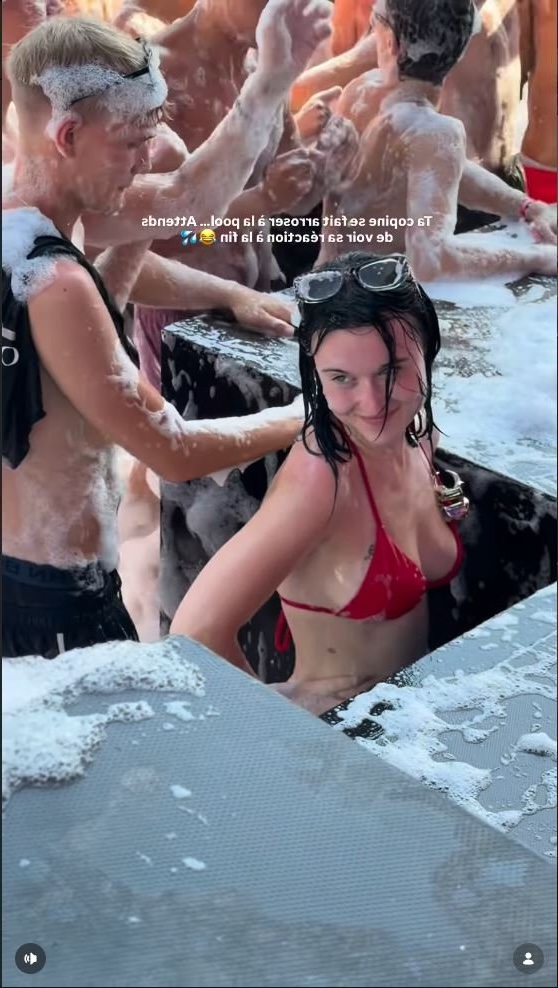 Aora DJ : Photos onlyfans et Mym de la « fille au bikini rouge »