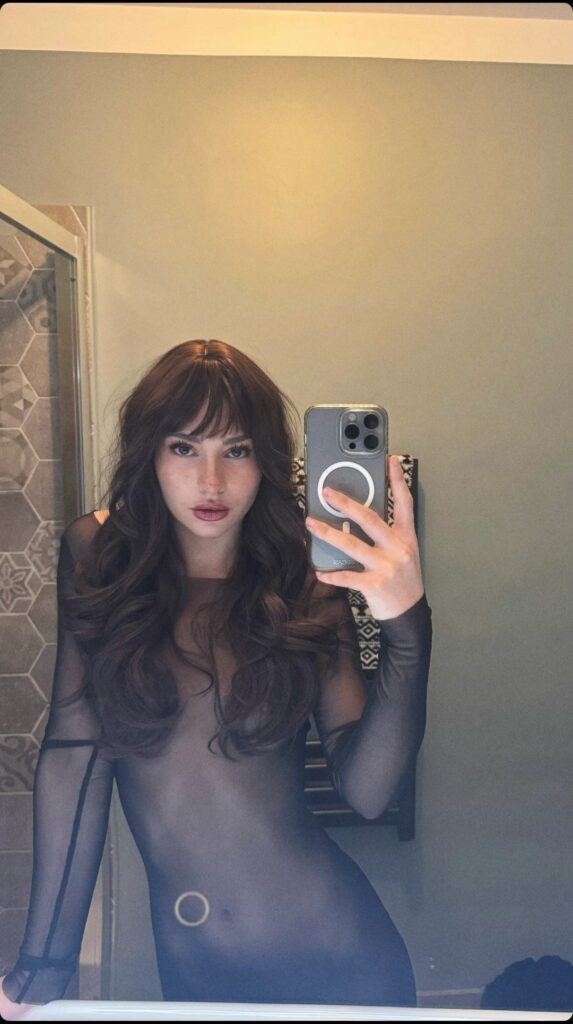 elisa valoren nudes 1