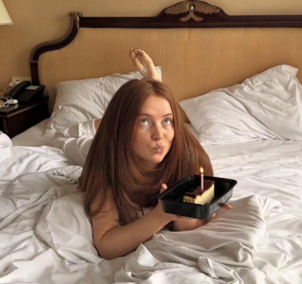 sadie sink sexy nude 18